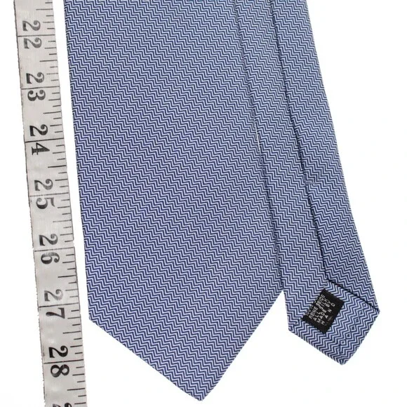 Drake's NWT Neck Tie in Blue & White Mini Chevron Pattern 100% Silk